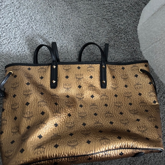 MCM Metallic Visetos Medium Shopper Tote Gold - Picture 11 of 16